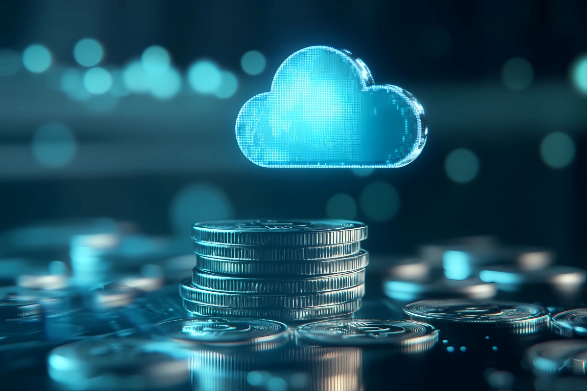 Representación de la computación en la nube como una inversión rentable, con una nube digital flotando sobre monedas